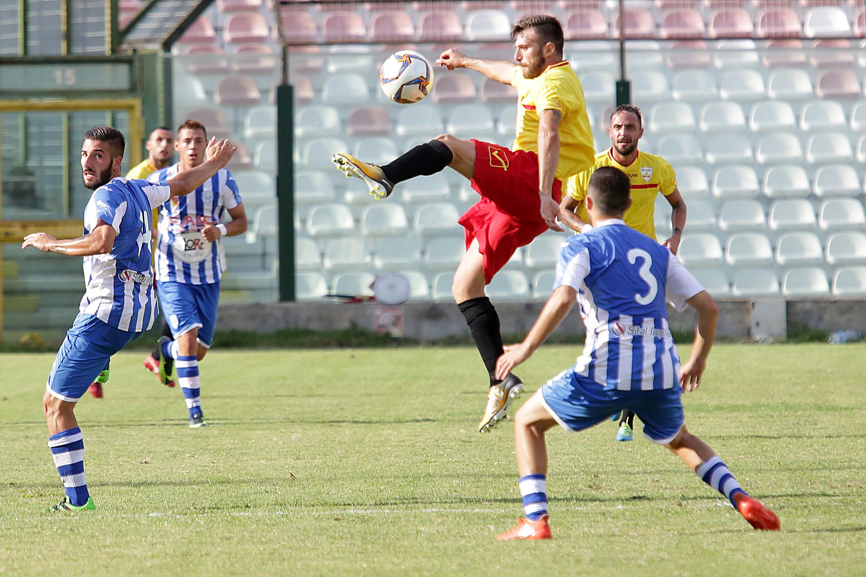 Acr, al lavoro per la concessione annuale dello stadio. Squalificati Venuto e Ragosta
