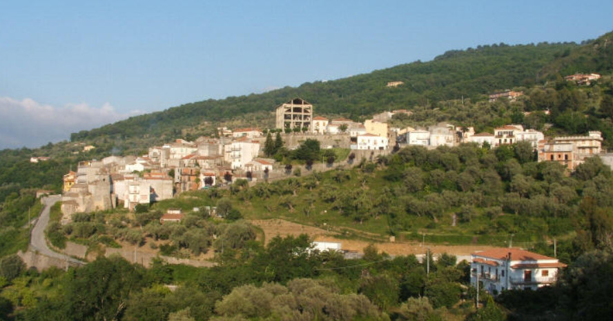 Capri Leone, erogati 270 mila euro per l'asilo nido, immobili e strade
