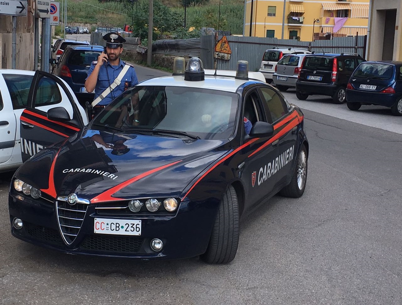 Aggredisce la madre ed i carabinieri: 18enne finisce in manette
