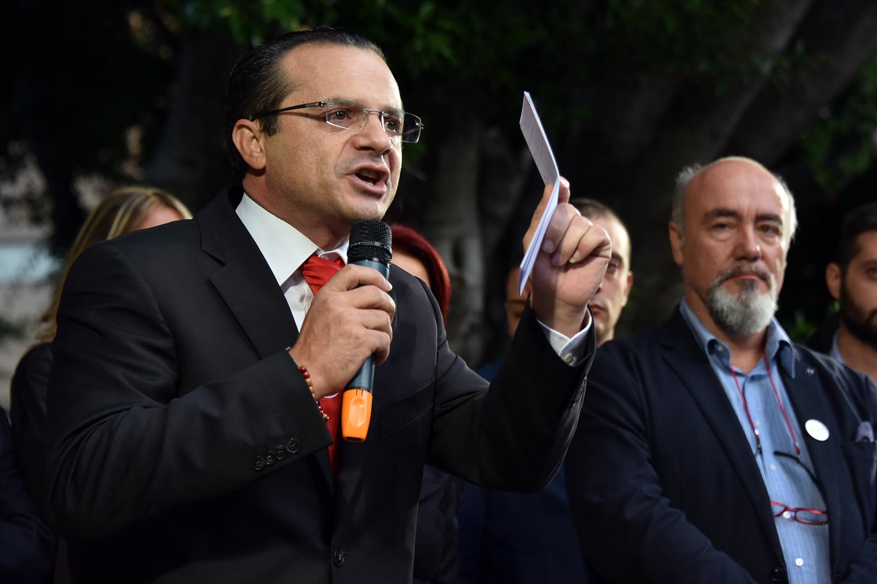 De Luca: "Tari tra le più alte d'Italia, basta con il perenne immondezzaio urbano"