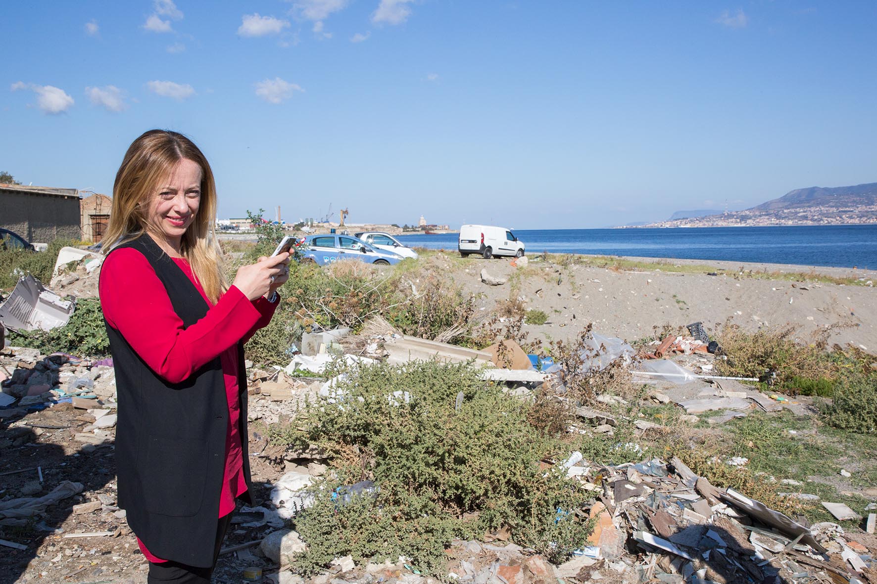Giorgia Meloni “versione Riviera Centro”: Affaccio dimenticato da 7 anni. Scegliete senza Patti