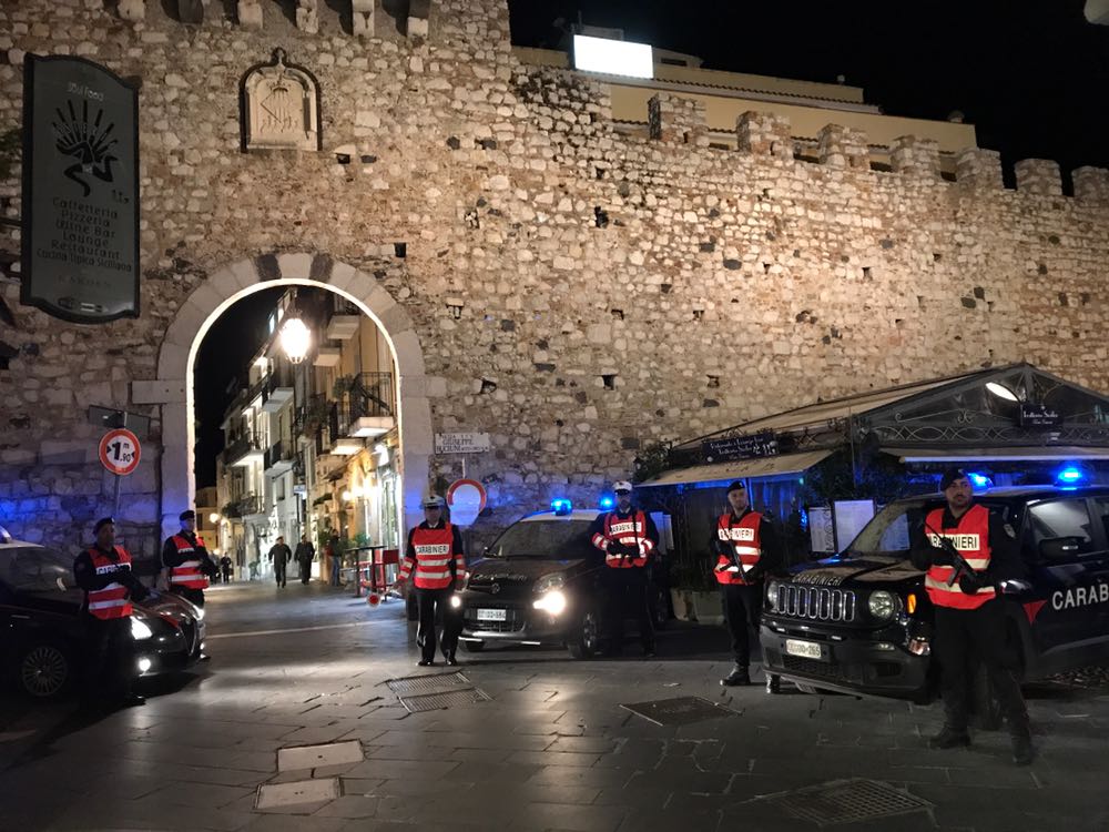 Controlli antidroga in due locali notturni di Taormina