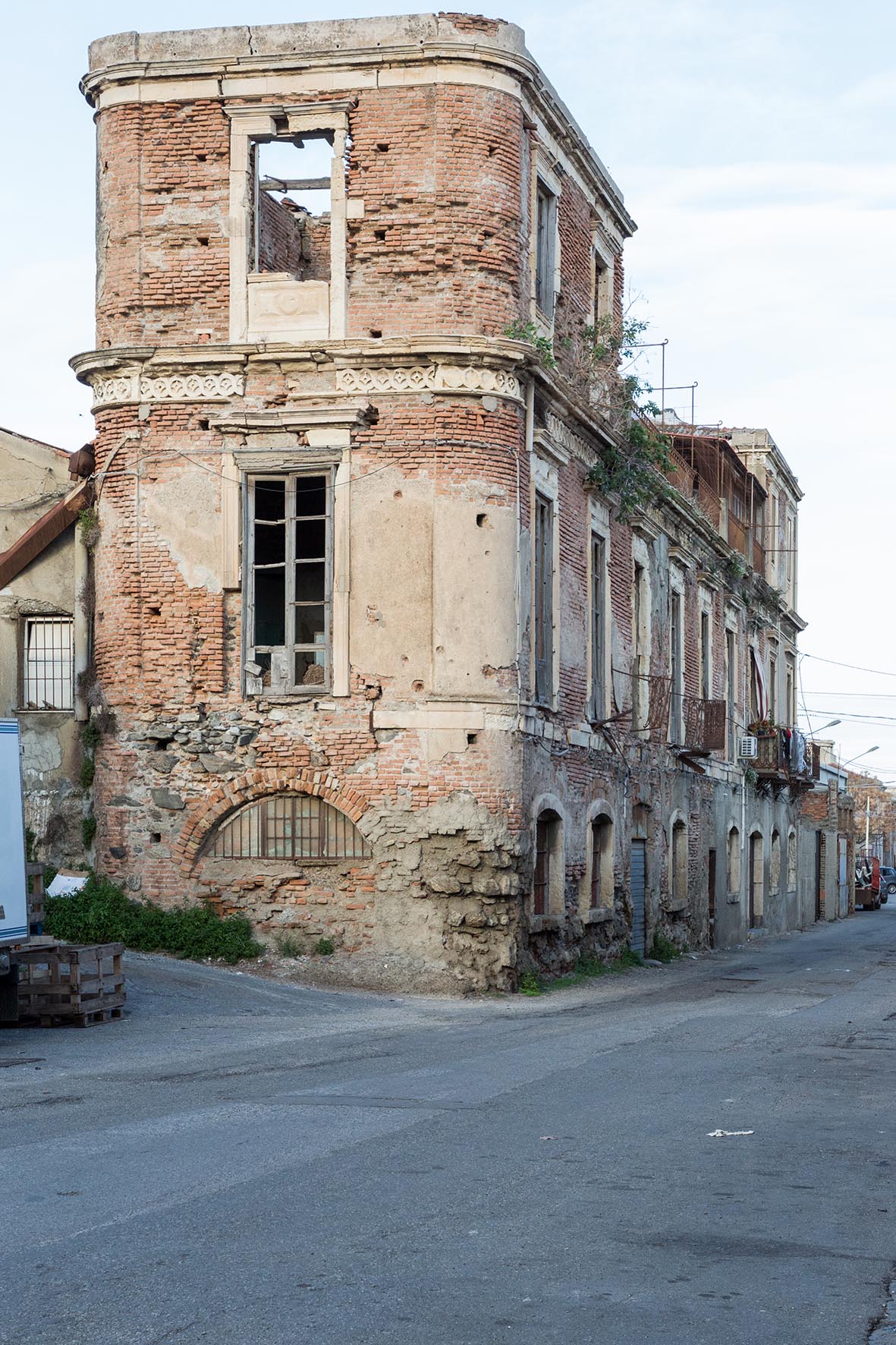 Rischio crollo a Palazzo Scardino, Rella: Si metta in sicurezza per pubblica incolumità e pregio architettonico