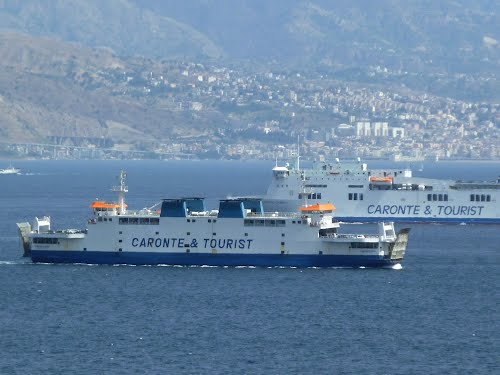 Stretto di Messina, calo passeggeri al 52%