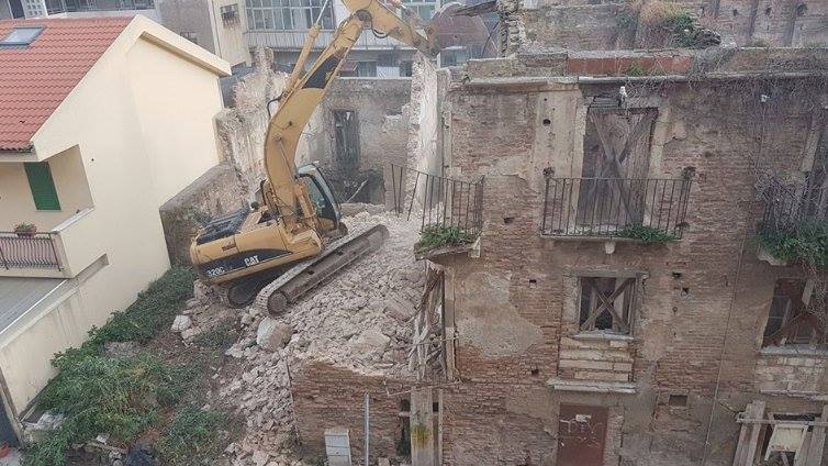 Edificio settecentesco distrutto in pieno giorno, De Cola: Da punire gesto arrogante compiuto da privati
