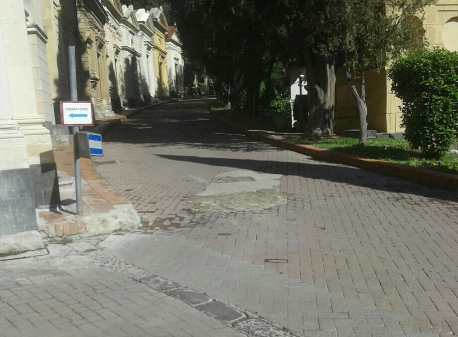 Gran Camposanto: i cancelli di via San Cosimo aprono in ritardo, disagi per i visitatori