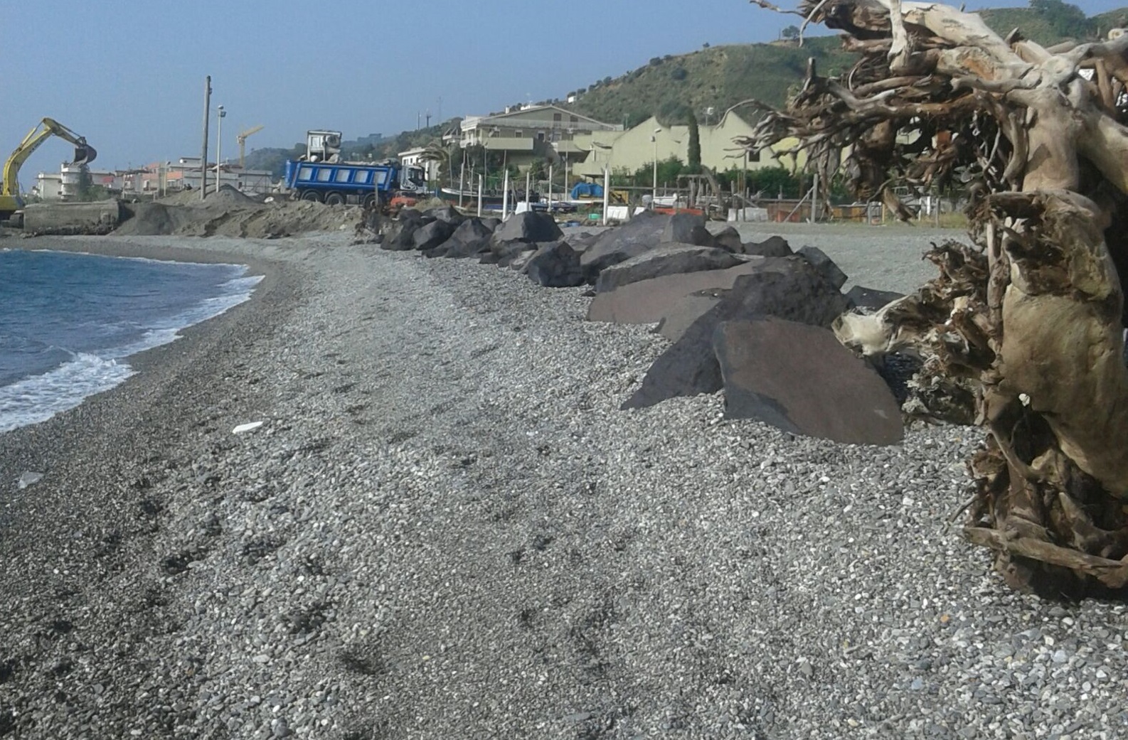 Erosione a Galati Marina, avviati interventi per la messa in sicurezza