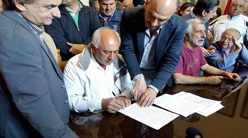 Il primo dipendente di MessinaServizi, ecco la firma del contratto di cessione da Srr