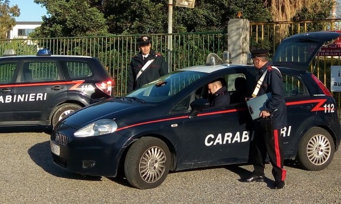 S. Teresa: sacerdote raggirato, due arresti per spendita di banconote false