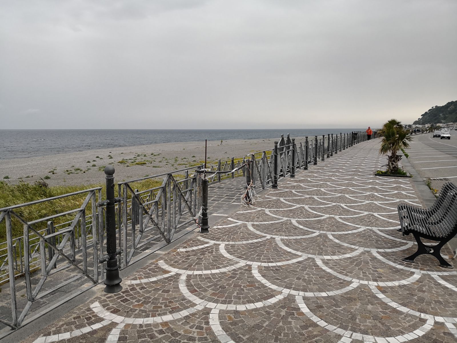 Santa Margherita: lungomare preso di mira da vandali e predatori di metalli