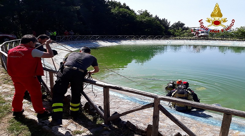 Scivola in una vasca d'acqua e muore, uomo recuperato da elicottero e sommozzatori a S. Lucia del Mela