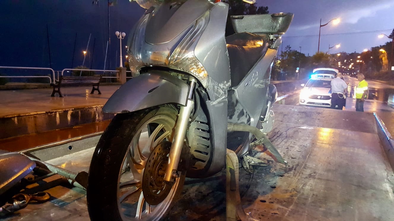 Ruba lo scooter, si schianta e muore: è un 29enne la vittima dell'incidente a Grotte
