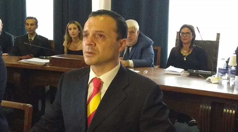 De Luca dichiara guerra alle baracche: "Saranno tutte abbattute  entro il 31 dicembre"