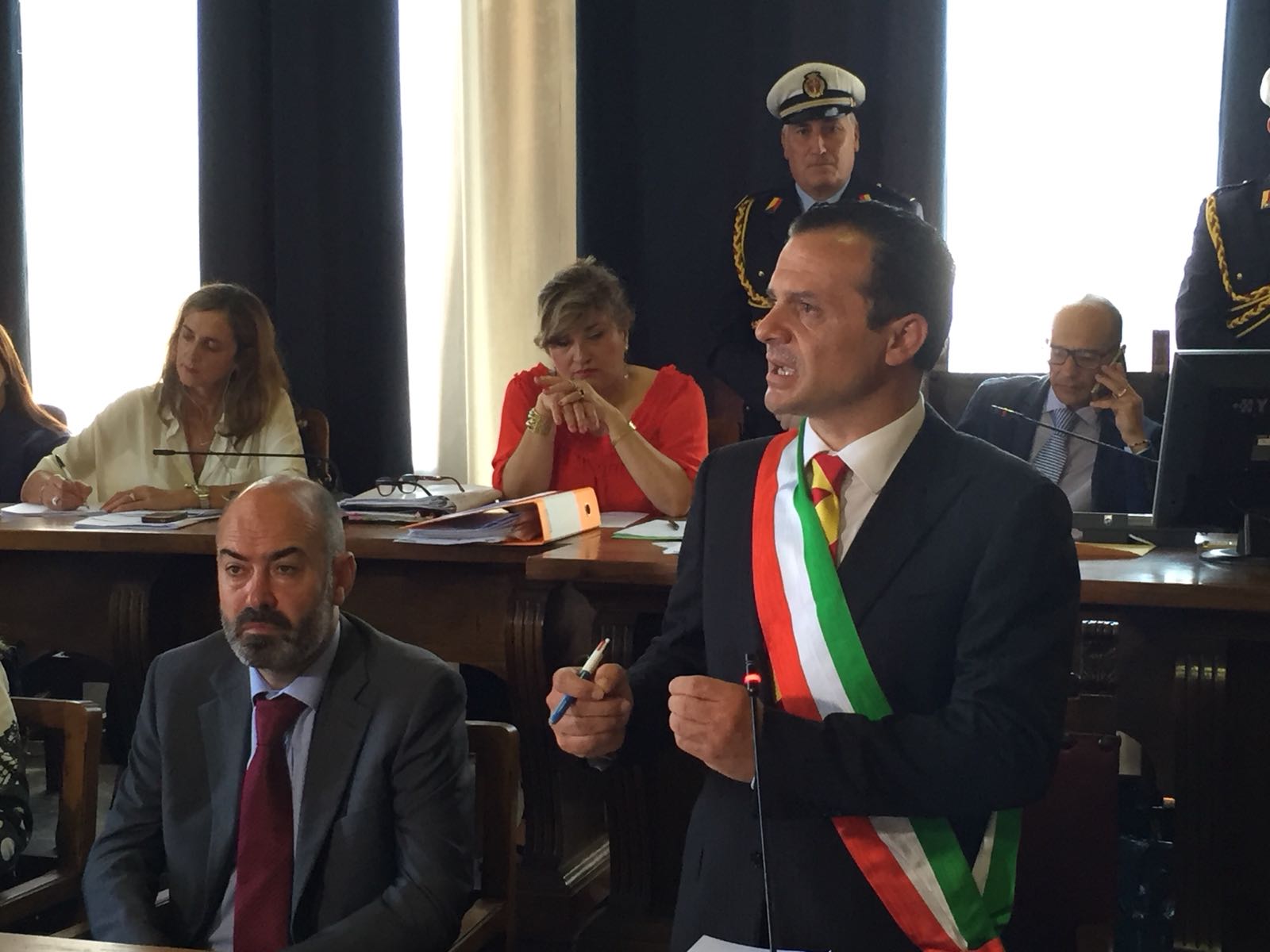De Luca all'insediamento del Consiglio: "Cambiamo la città insieme"