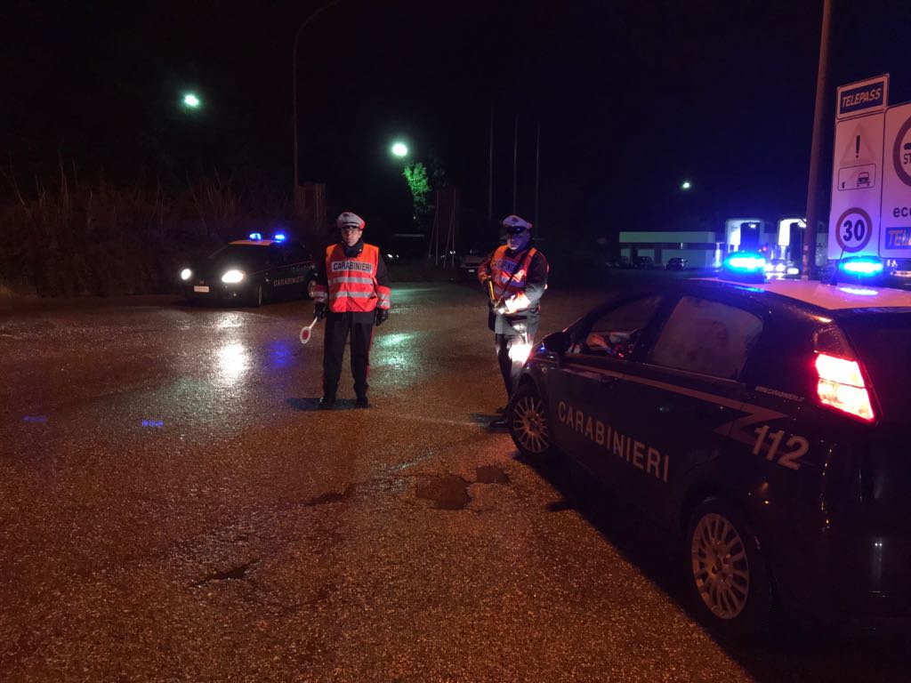 Controlli nelle strade della movida tirrenica: denunciate sette persone