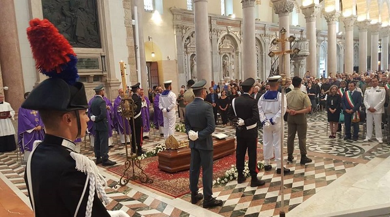 Al Duomo di Messina – la "sua casa" per 9 anni, l'Arcivescovo emerito Mons. Marra approda per l’ultima volta dai suoi fedeli