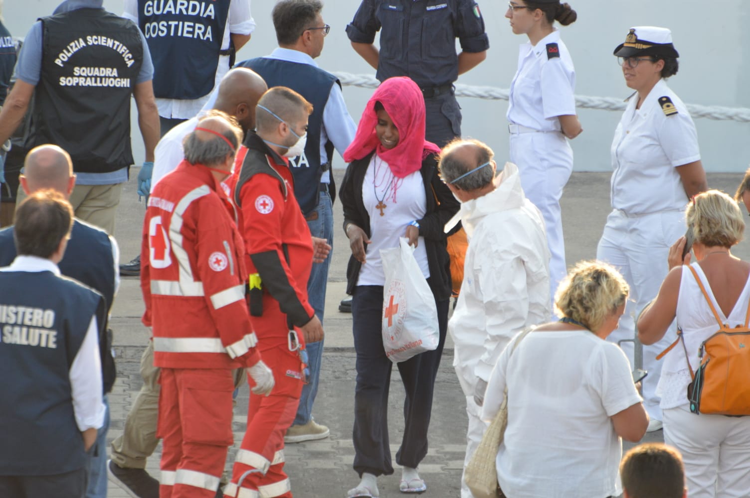 Dalla nave Diciotti all'hot-spot della caserma "Gasparro", notte tranquilla per i 137 migranti a Messina