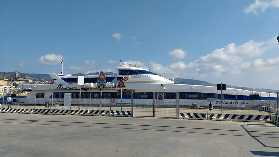 Bluferries, è polemica tra Cgil-Uil e Cisl