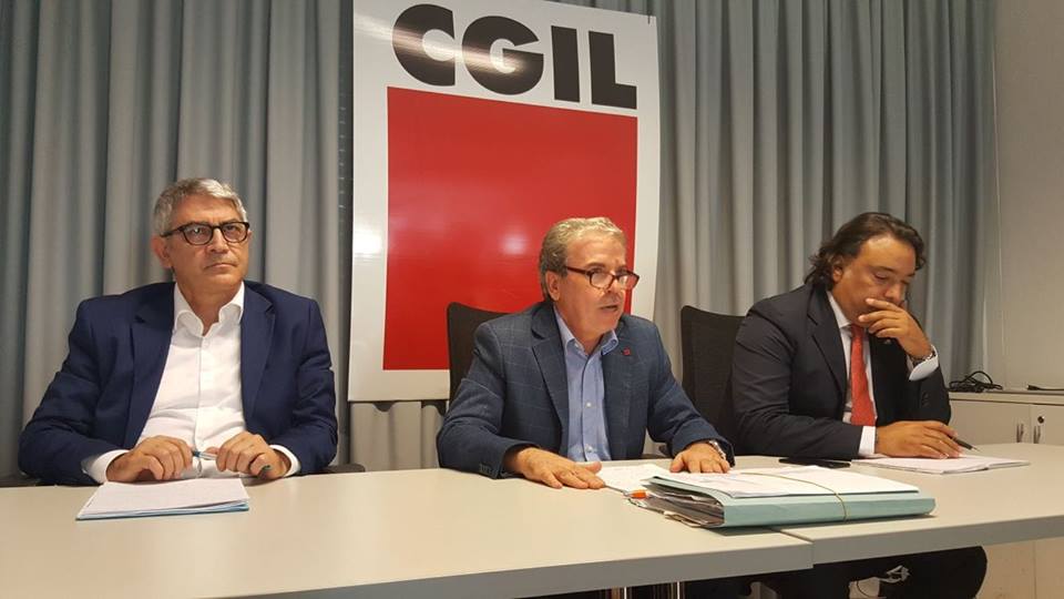 De Luca convoca triplice sindacale l’1 ottobre, le sigle stupite: “Appurato che non si dimette. Vuole sentire 43 soggetti insieme dopo 92 giorni”