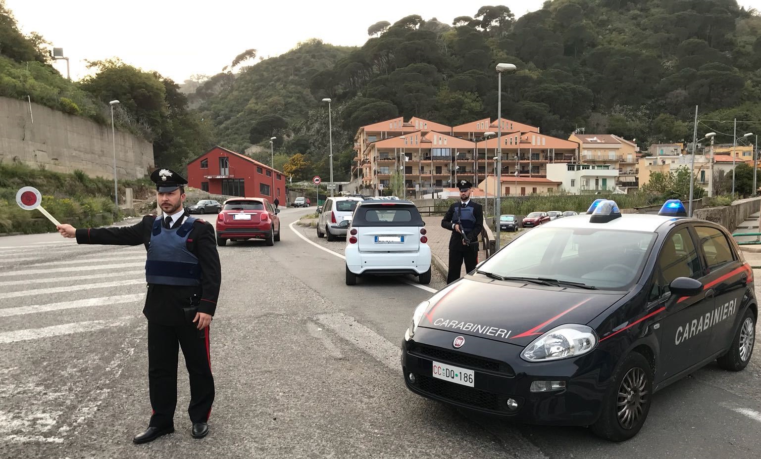 Porto abusivo di armi, 65enne finisce ai domiciliari