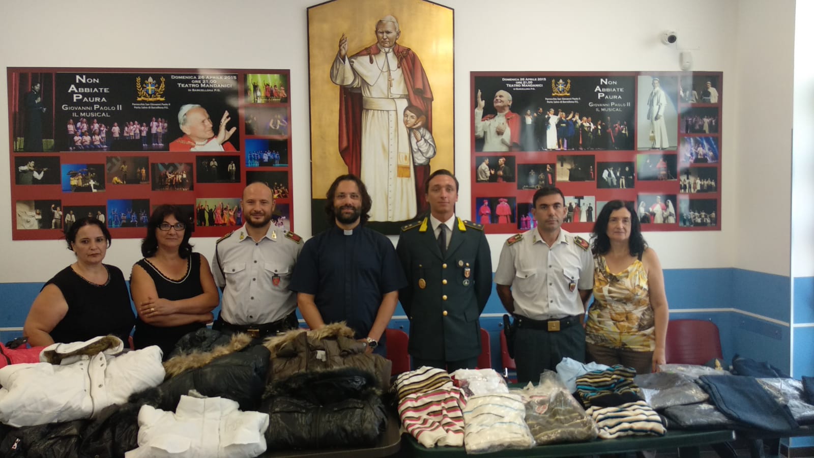 Guardia di Finanza, capi sequestrati donati alla Caritas di Barcellona