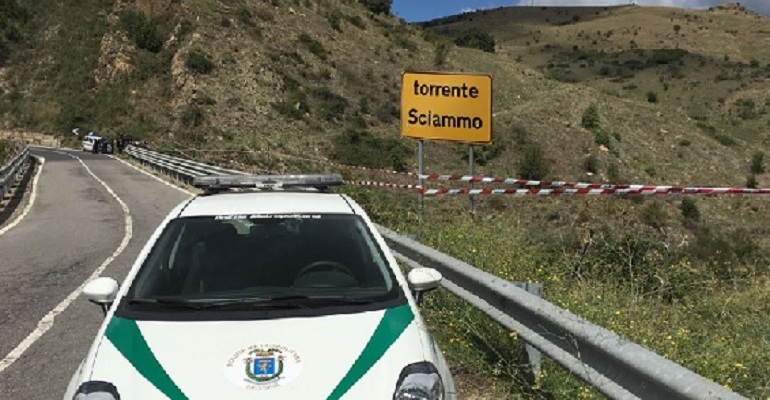 Lastre di amianto e carcasse di animali, Polizia Metropolitana sequestra discarica abusiva nel Comune di S. Teodoro