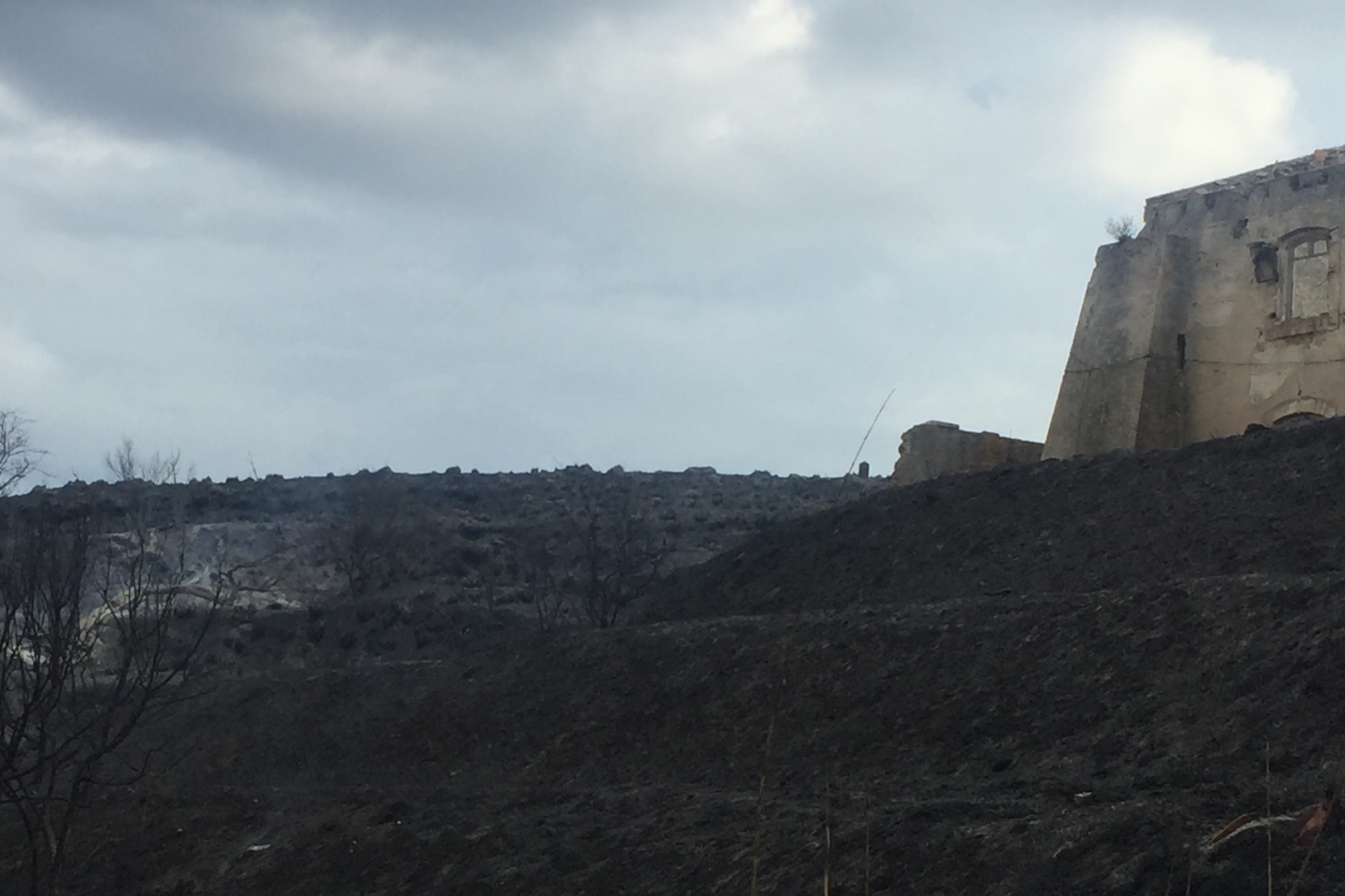 In fiamme l'ex Polveriera, necessaria la bonifica