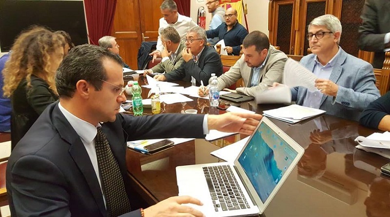 “Salva Messina” spacca sindacati. OrSa si esporrà lunedì, Cisl e Cisal allungano vita a Casa Serena, Cgil e Uil approntano sciopero