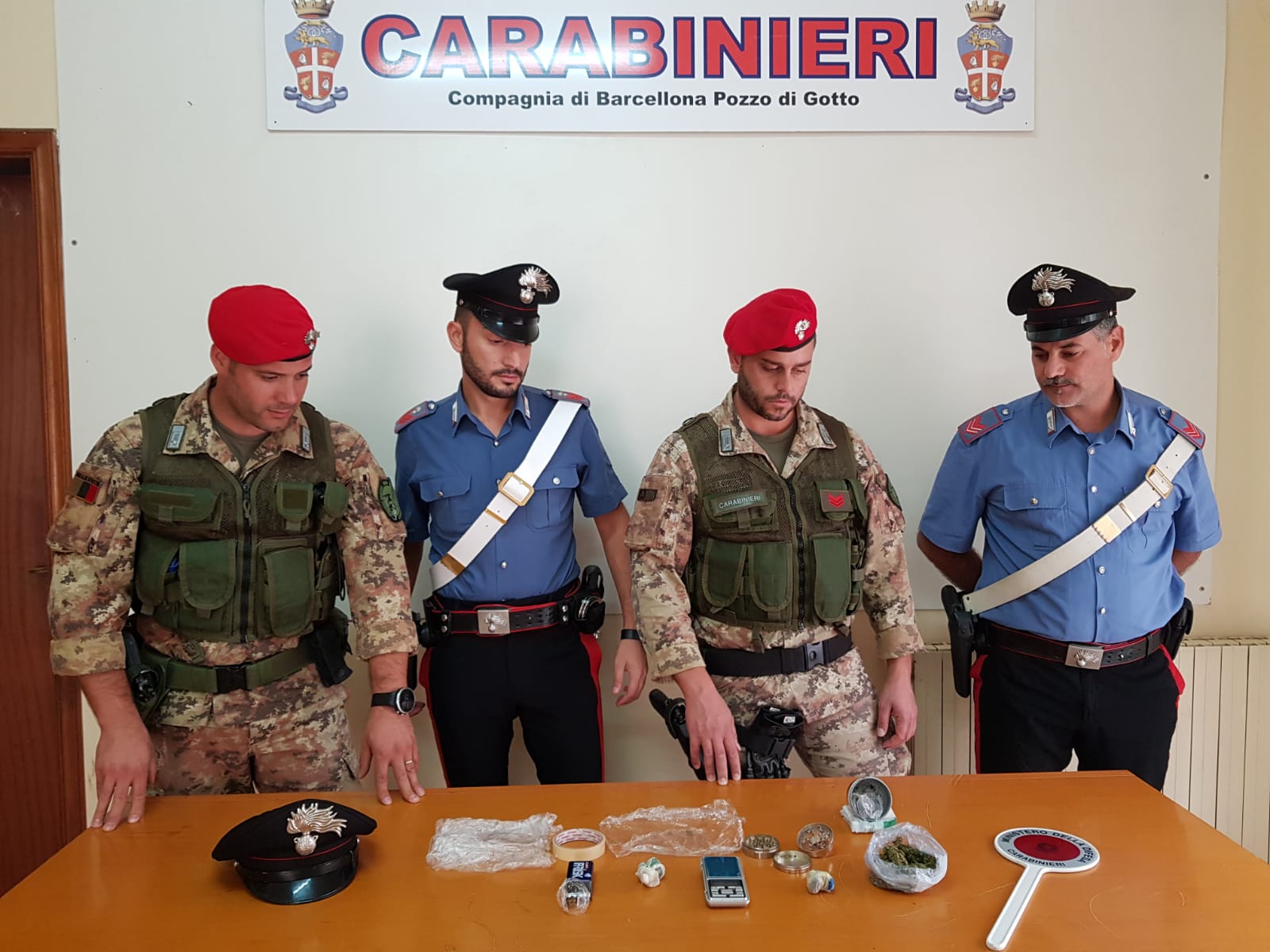 Detenzione di droga e furto di energia elettrica, tre arresti a Barcellona