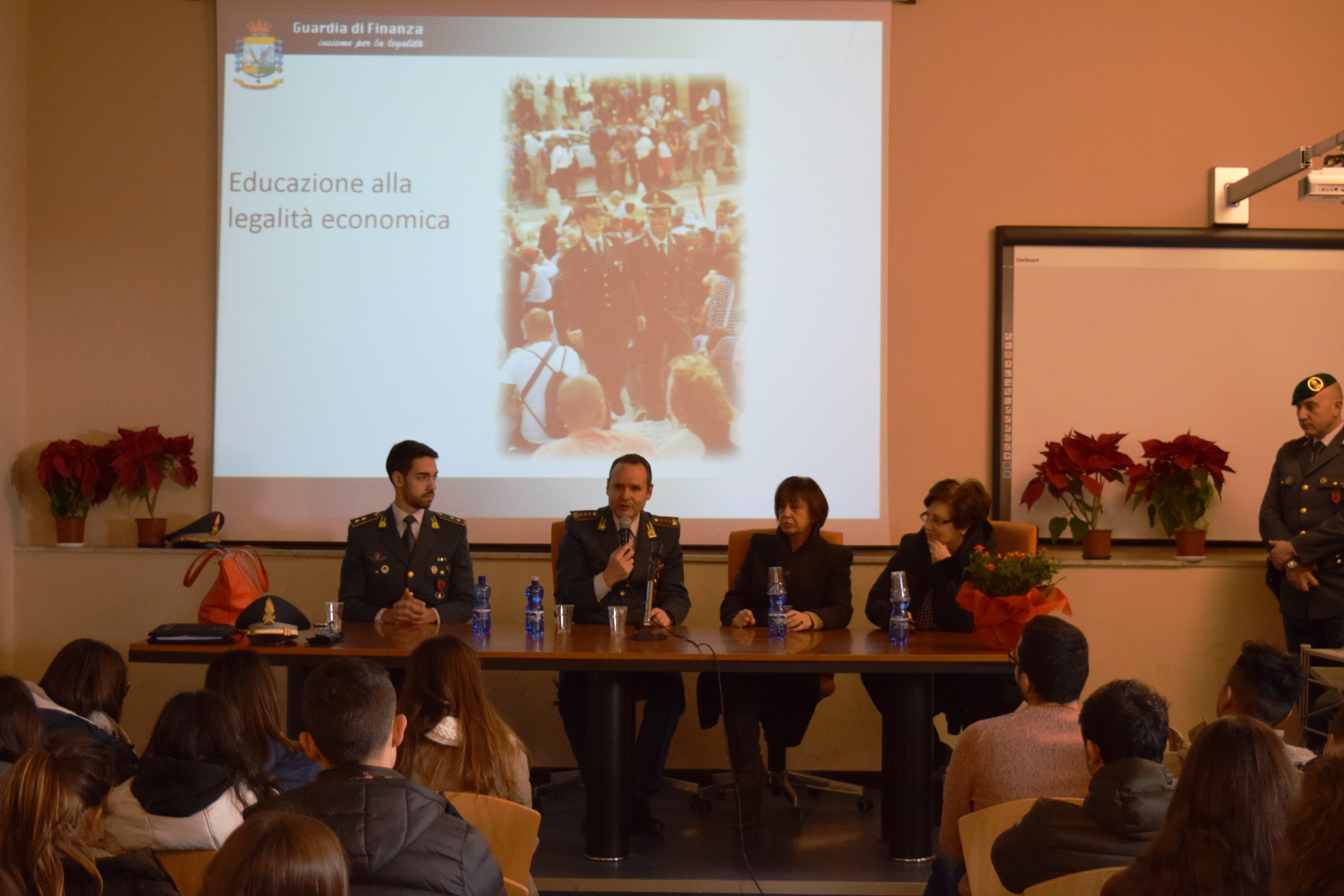 Insieme per la legalità, la GdF premia due studenti di S. Agata di Militello