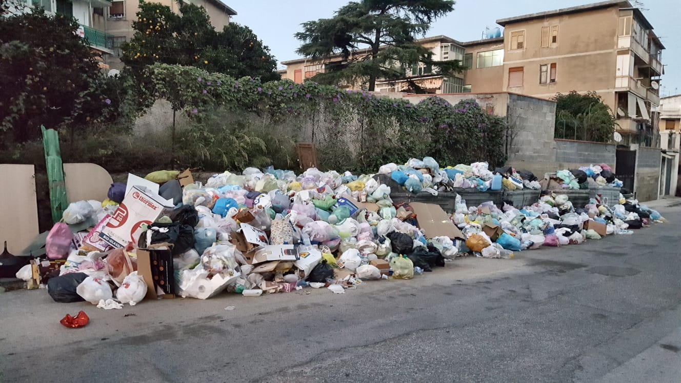 Emergenza rifiuti: intervenga il prefetto