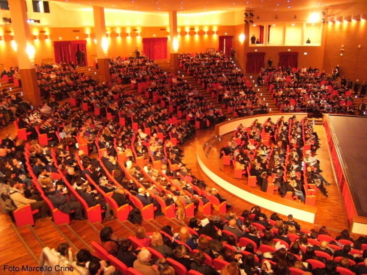 Teatro Mandanici. Ficarra e Picone in scena con Le Rane di Aristofane, sfiorato il sold out