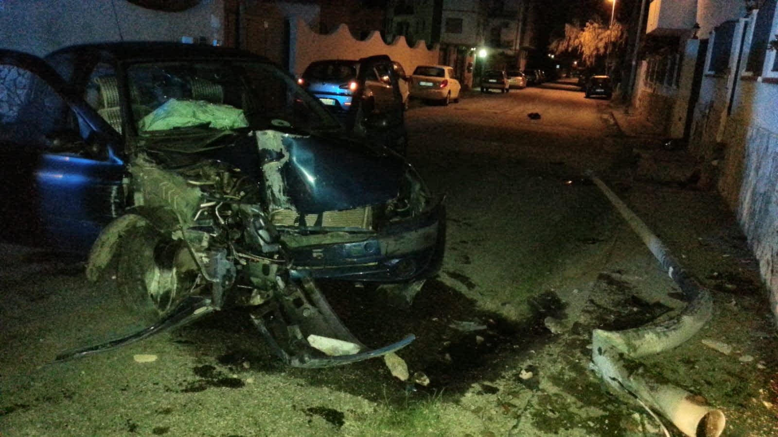 Torre Faro: perde il controllo dell'auto e abbatte un palo della luce