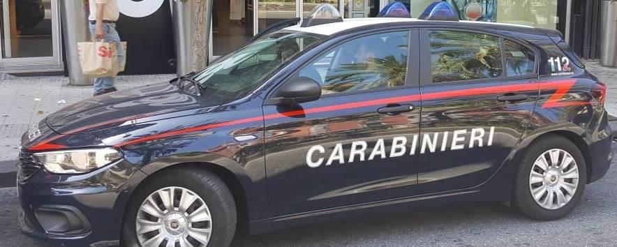 Sorpresi a rubare in due negozi: arrestati due rumeni