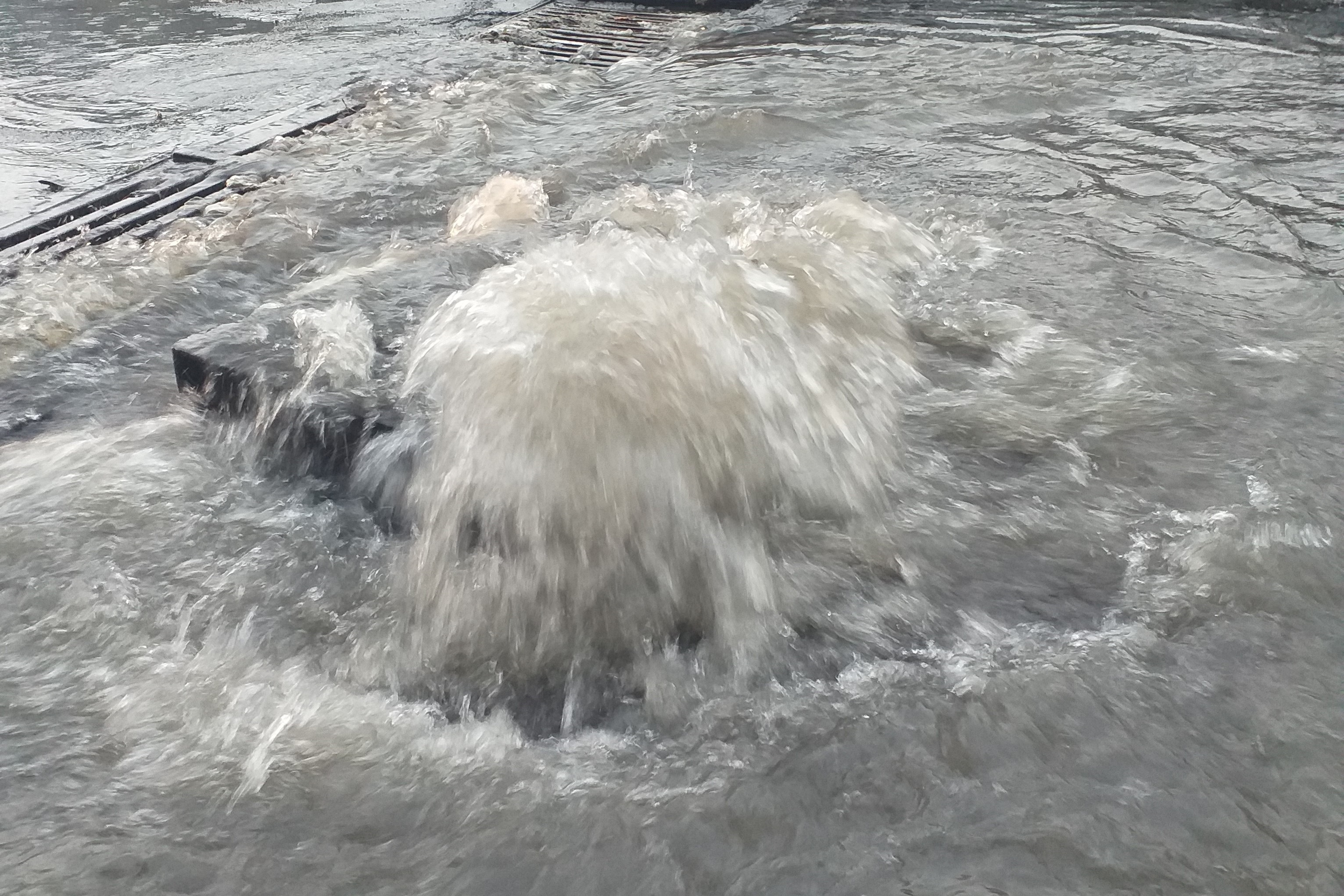Pochi minuti di pioggia: Messina sott’acqua