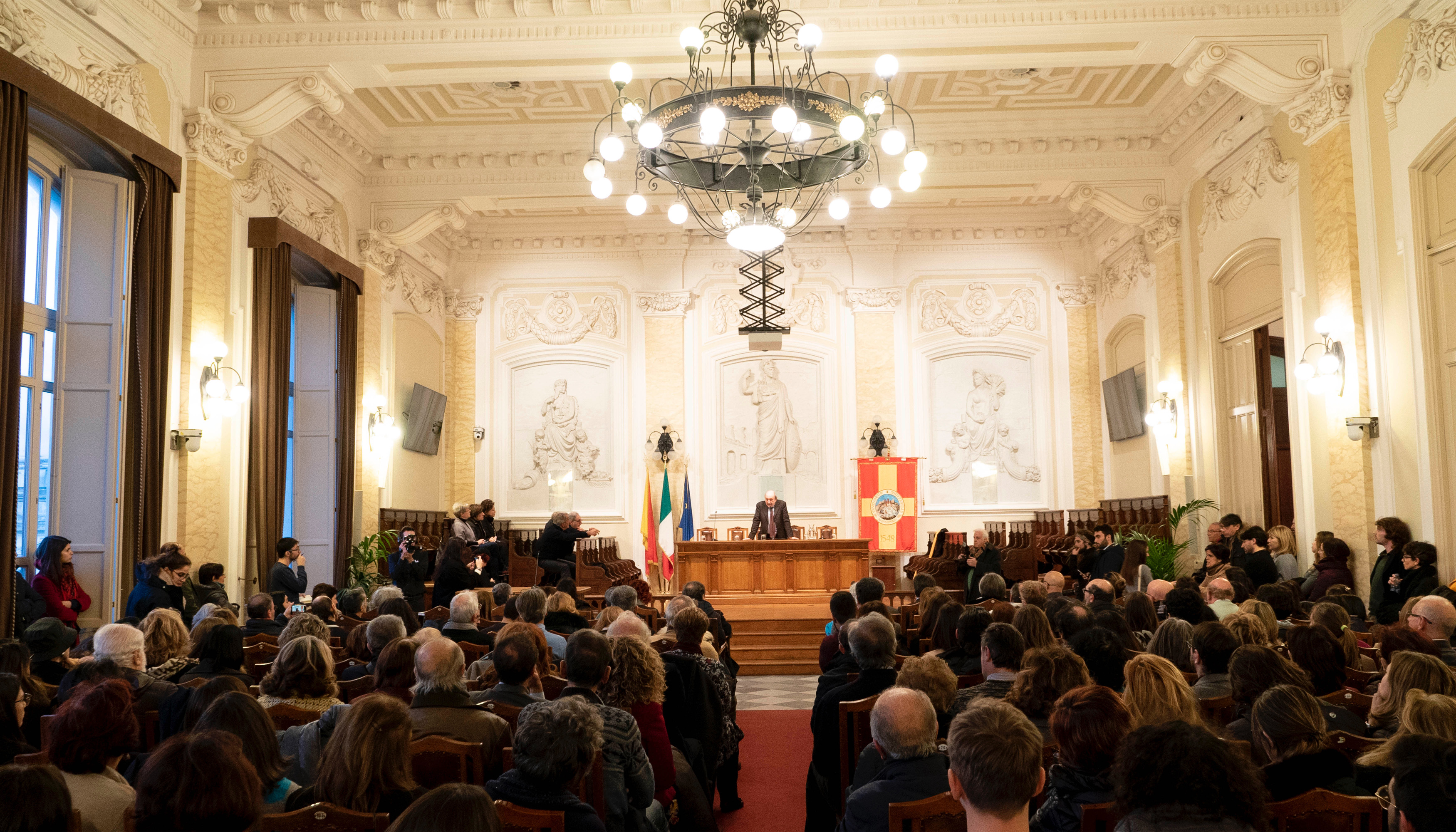 “L’Uomo nell’età della tecnica”: Aula Magna gremita per il filosofo Galimberti
