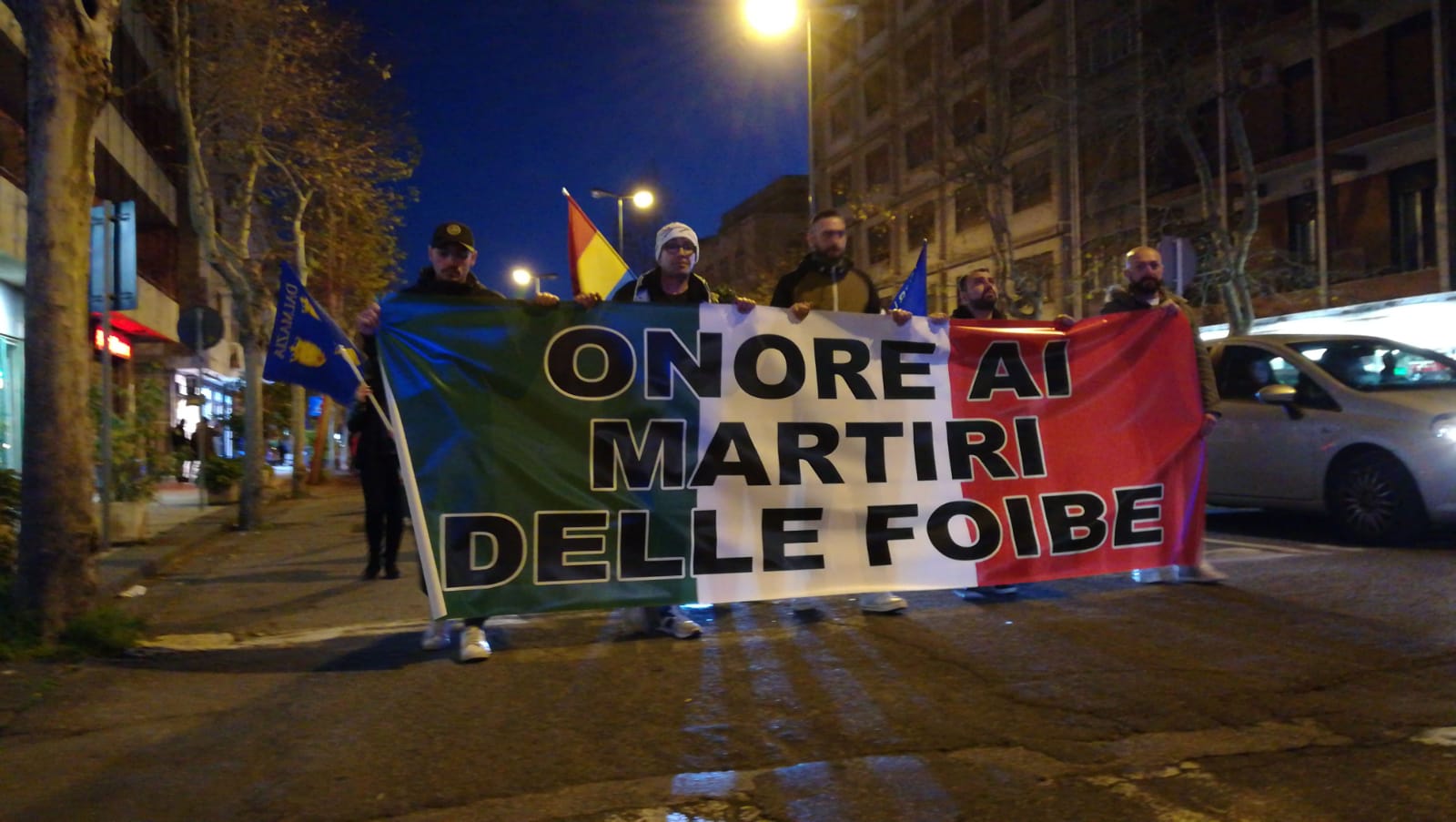 Grande partecipazione di pubblico alla fiaccolata in ricordo delle vittime delle foibe