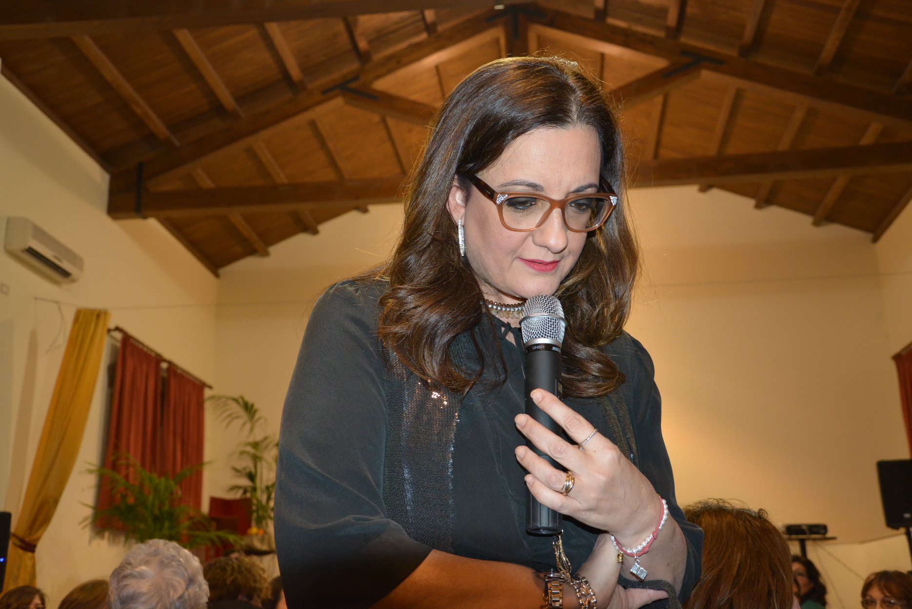 Parco Maggiore La Rosa: Catena Fiorello incanta il pubblico raccontando la vera essenza della donna attraverso la protagonista del volume Tutte le volte che ho pianto