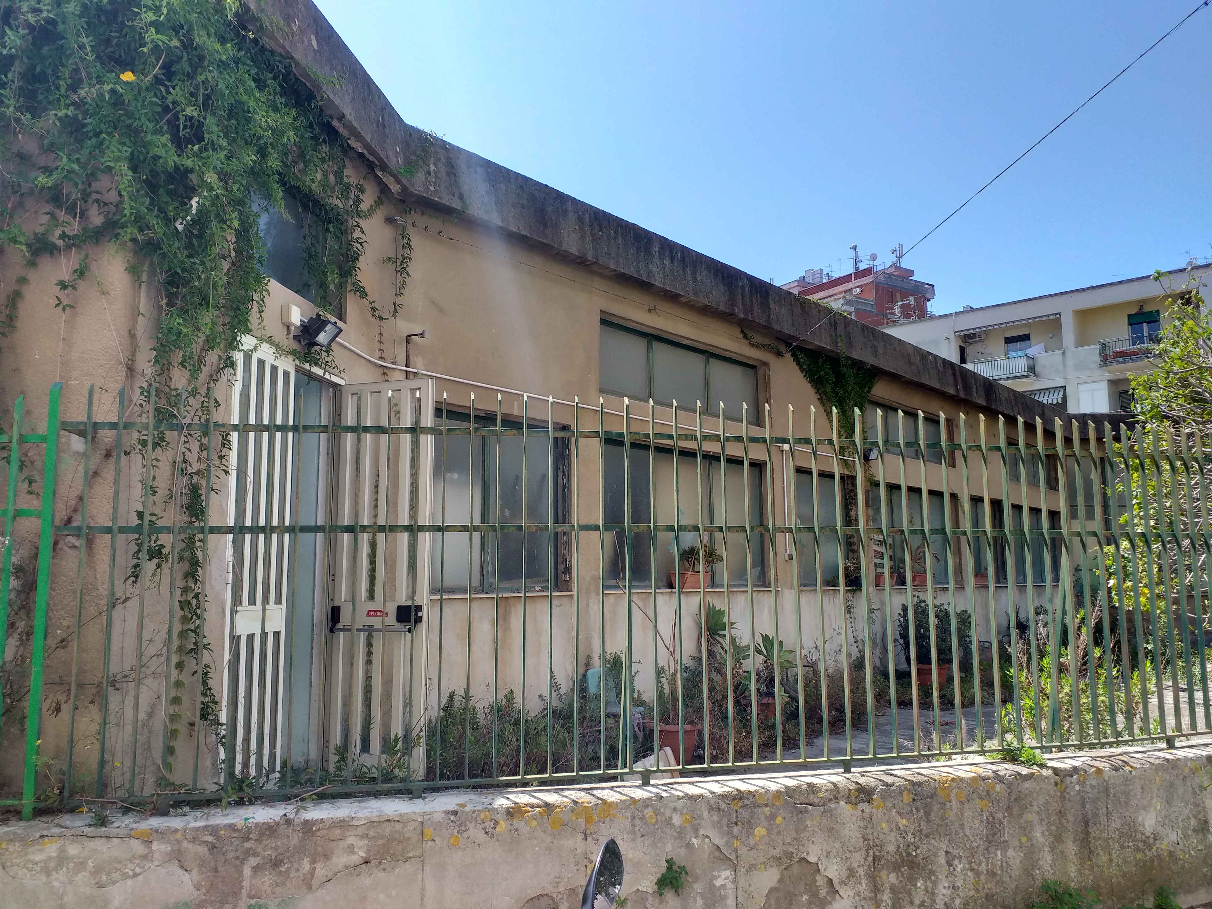 Vandali si intrufolano nell'ex asilo di San Licandro. Il video