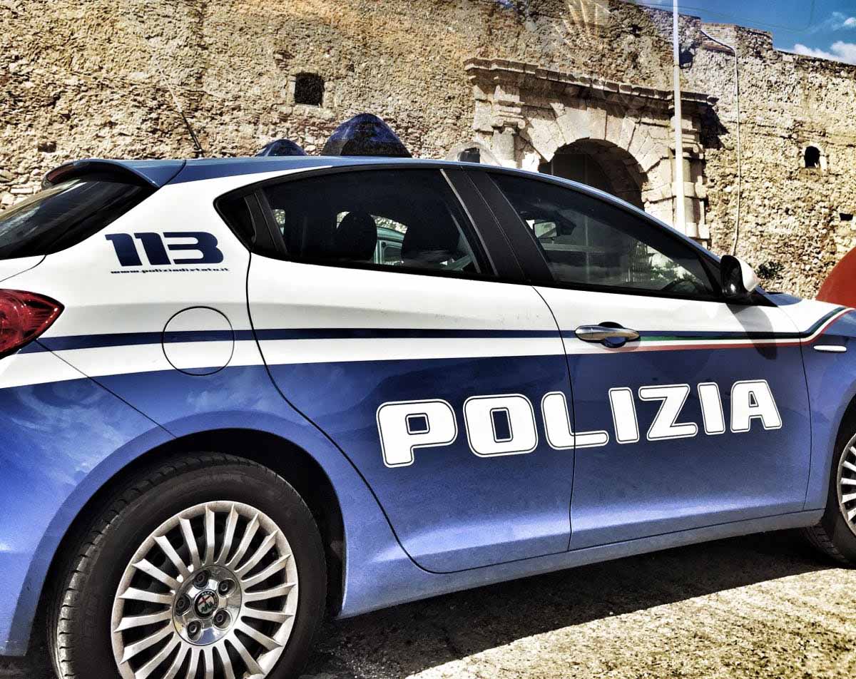 Aggredirono selvaggiamente una persona, finiscono ai domiciliari