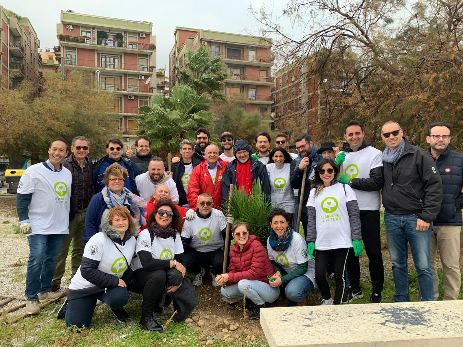 Lungomare Ringo, piantati nove alberi dagli attivisti del M5S