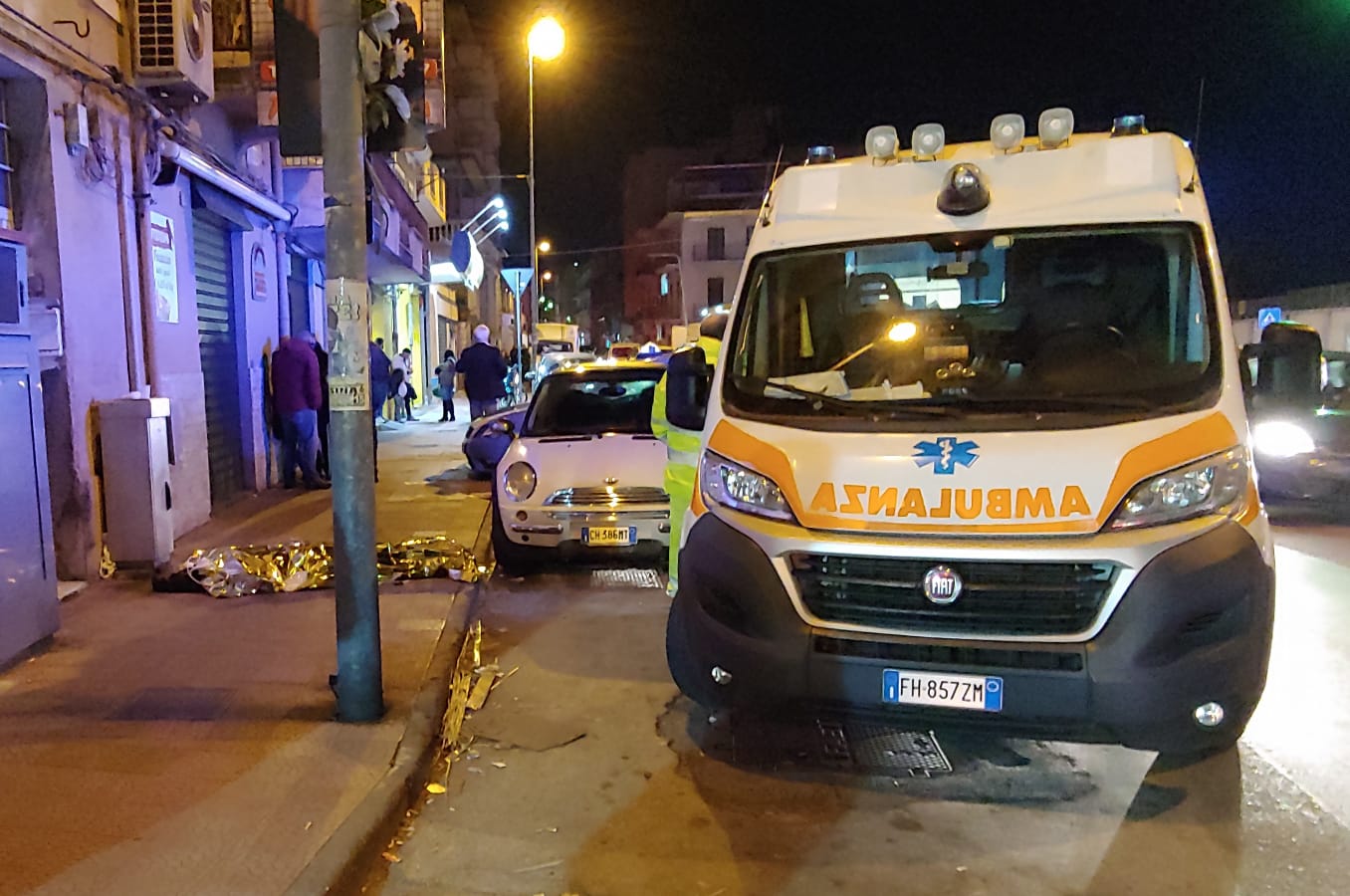 Accusa un malore e muore per strada sulla Statale 114