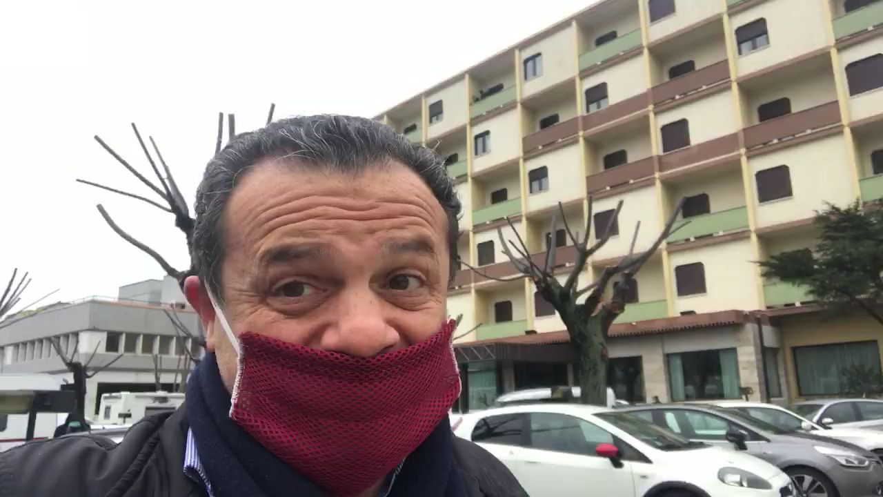 De Luca ci ricasca e manda "affanculo" l'Europa in Tv