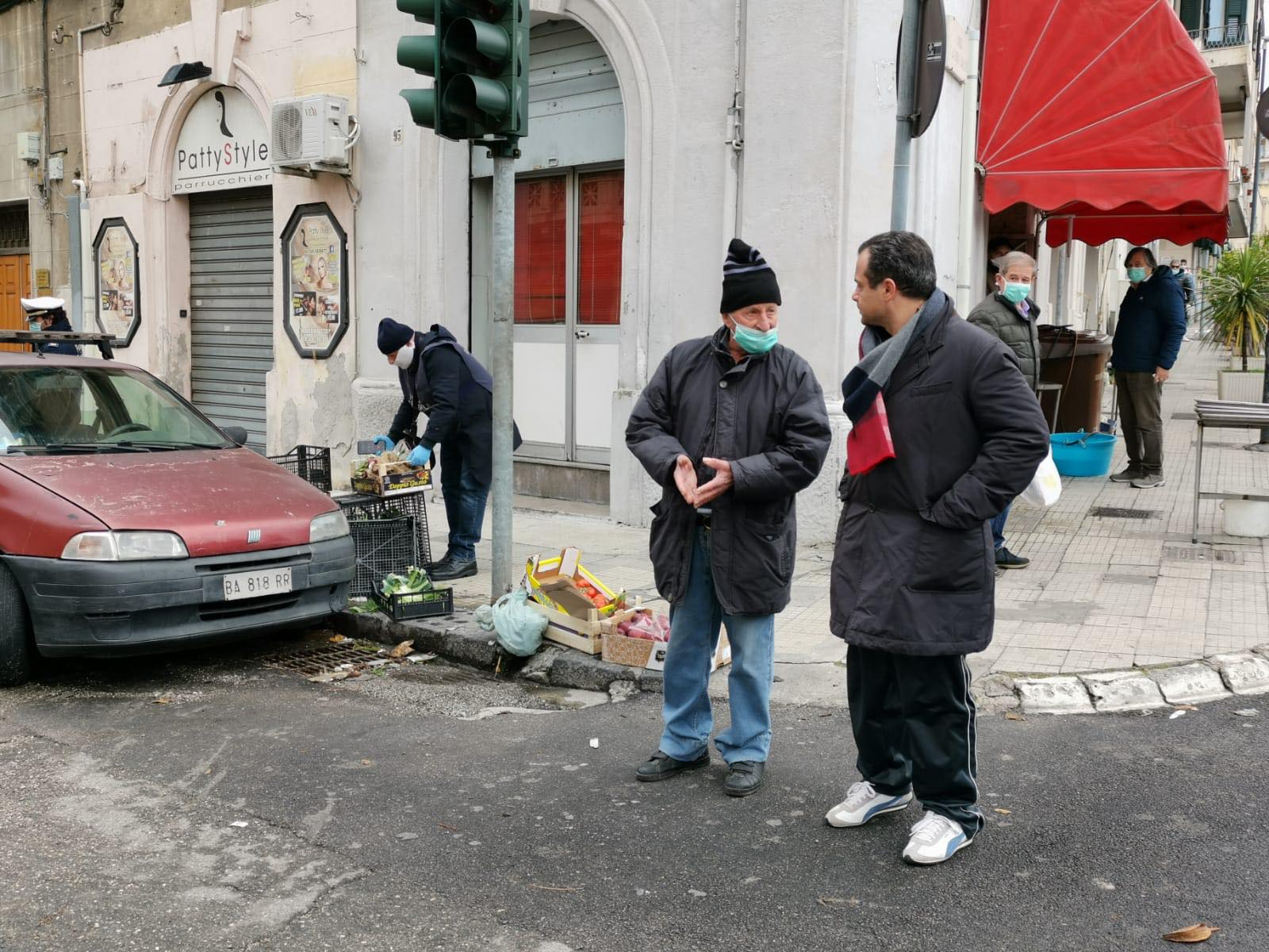 Anziano ambulante abusivo multato e sottoposto dal sindaco a gogna mediatica su Fb