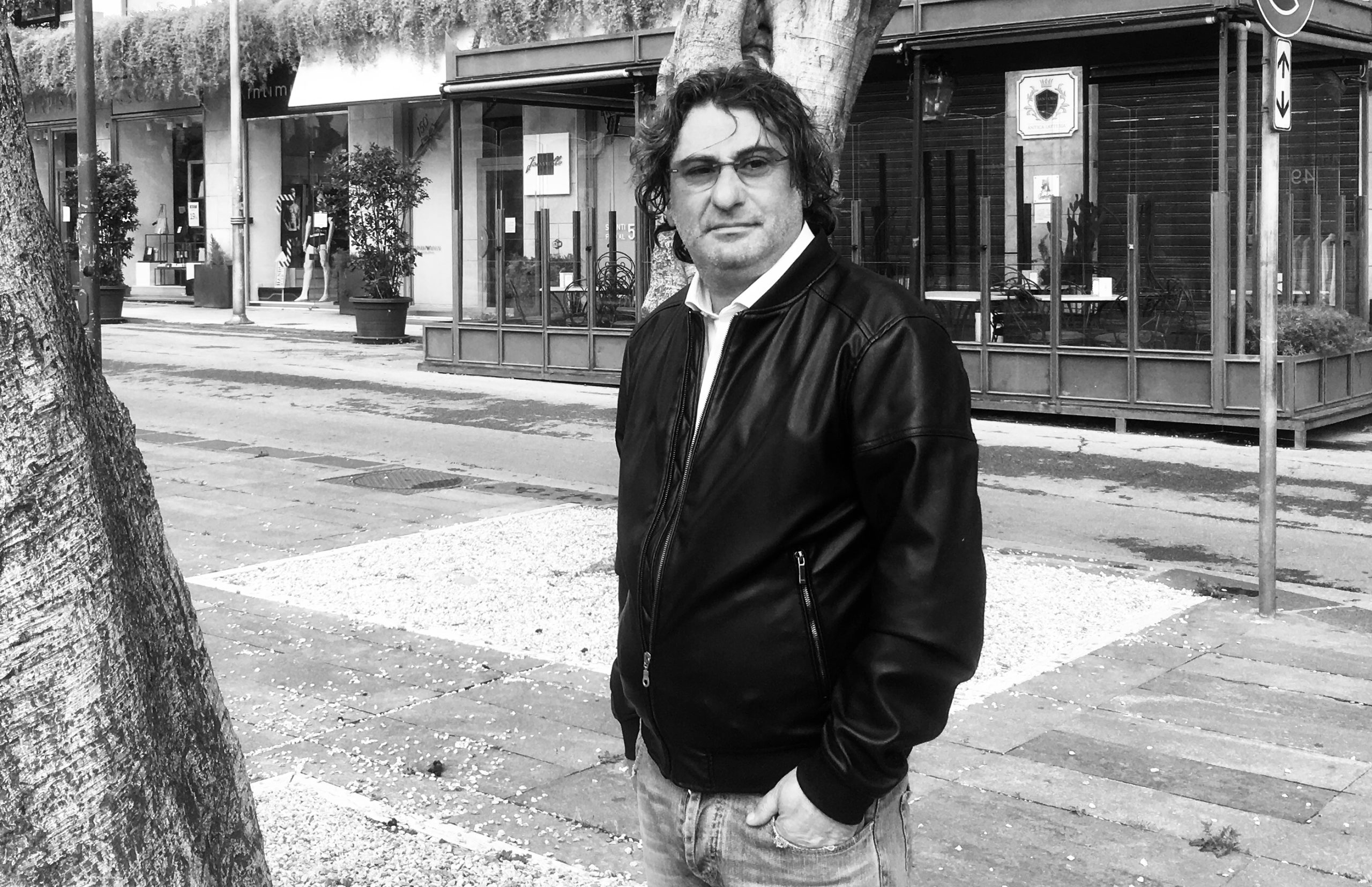 "Siamo i nuovi poveri, lo Stato ci aiuti sennò sarà la fine per il commercio"