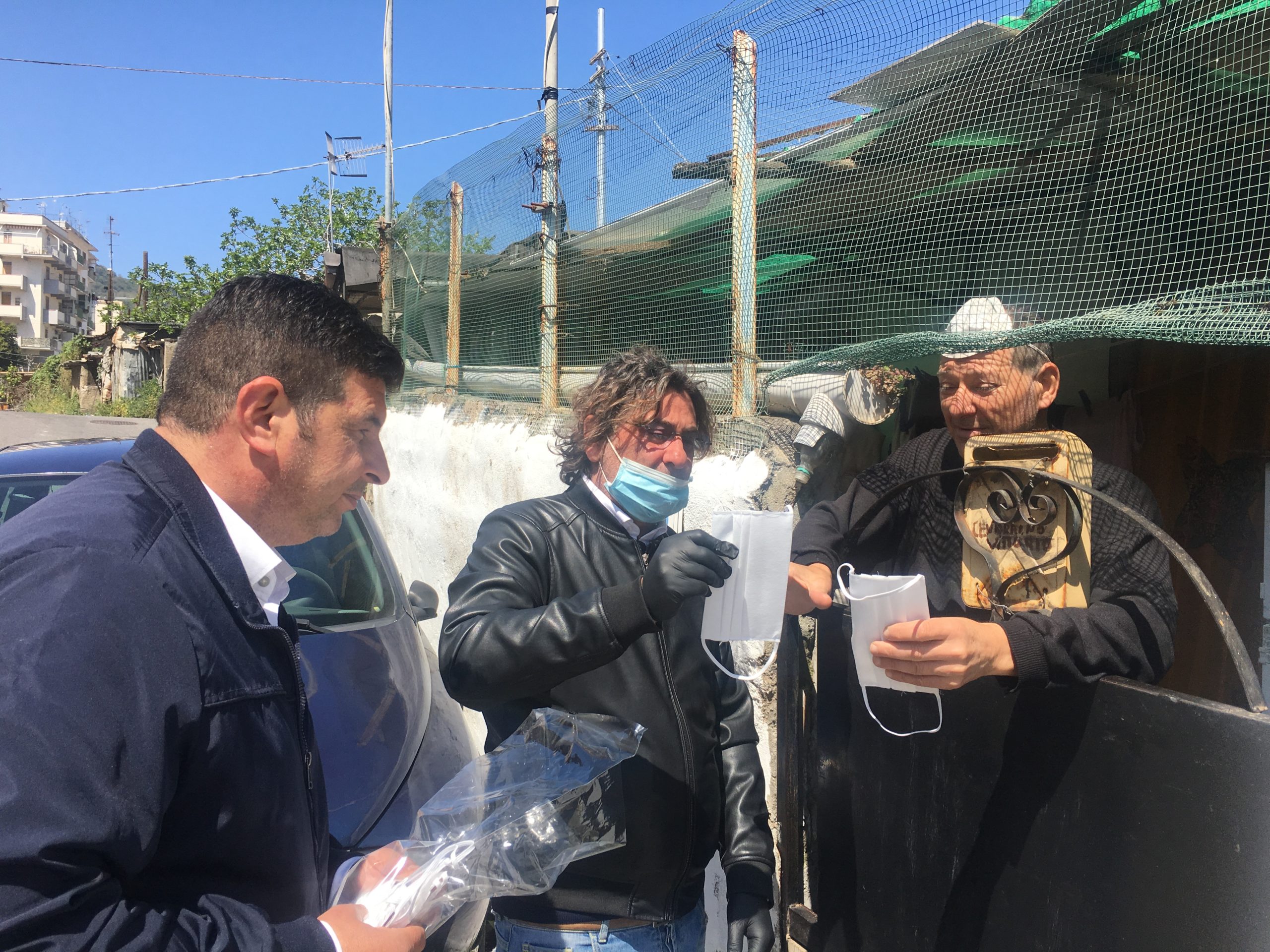 Pmi Sicilia distribuisce a Giostra mille mascherine donate da Uil e Feneal Uil Messina