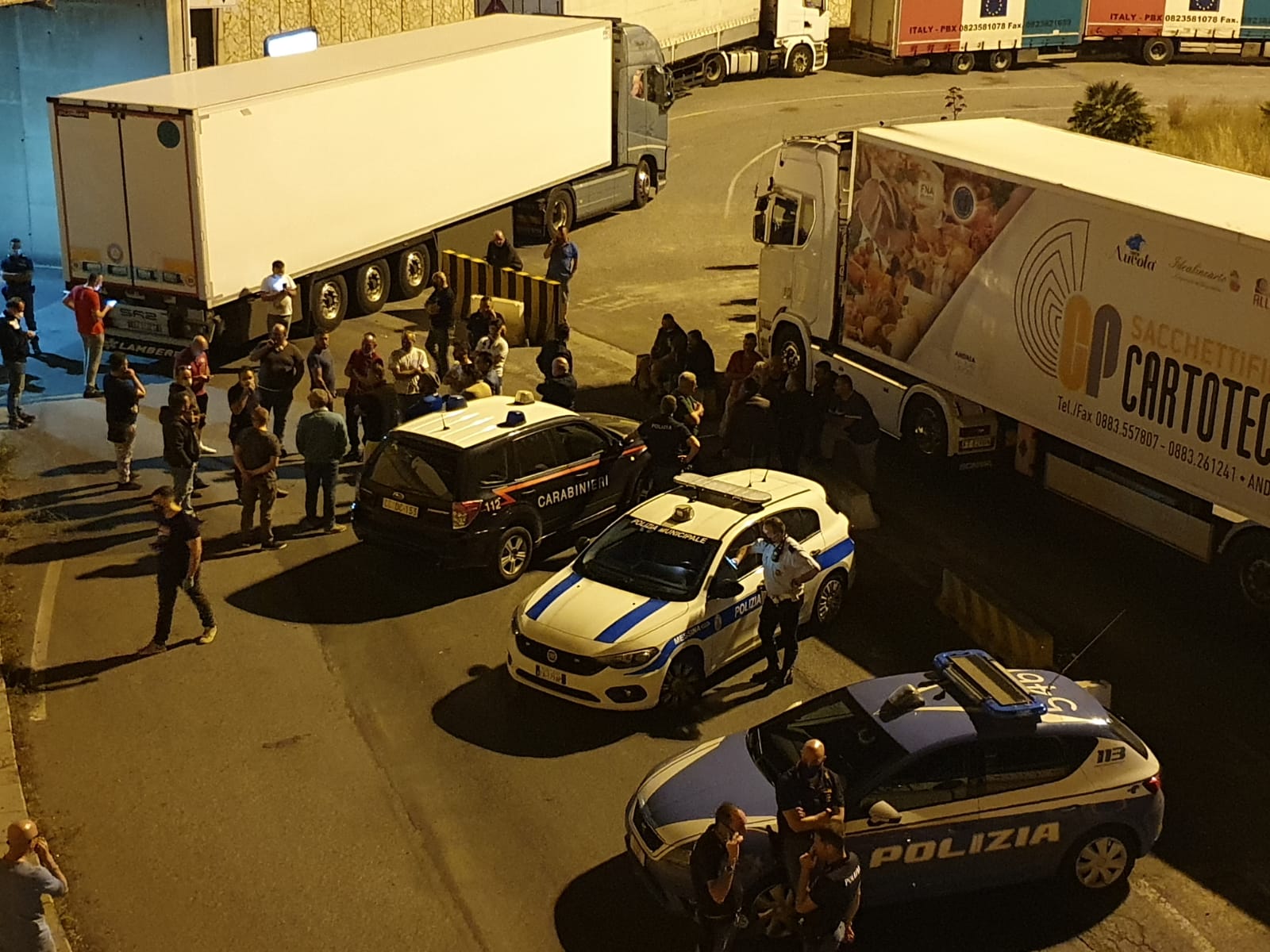 Porto Tremestieri bloccato, protesta dei camionisti