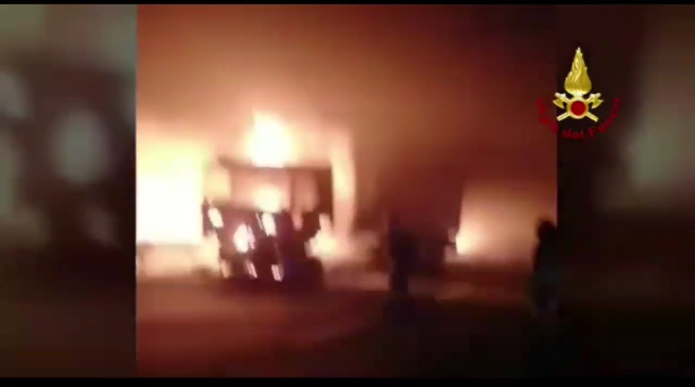 Tangenziale Catania, camion prende fuoco in galleria