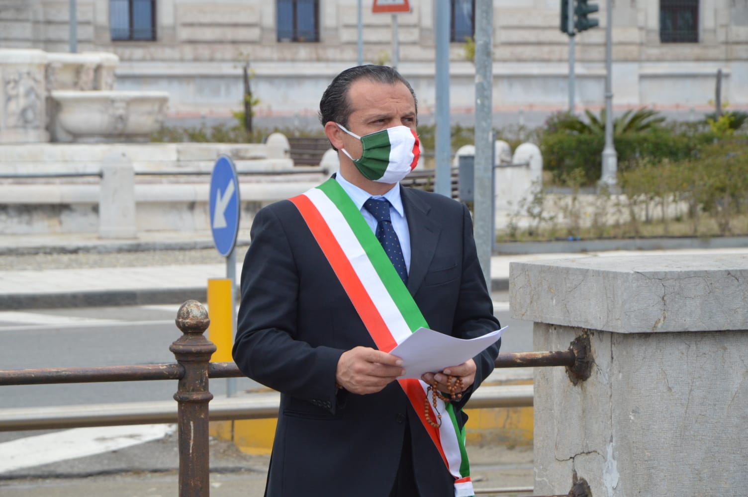 "Piano Marshall" per la ricostruzione del commercio, De Luca tende la mano ai negozianti