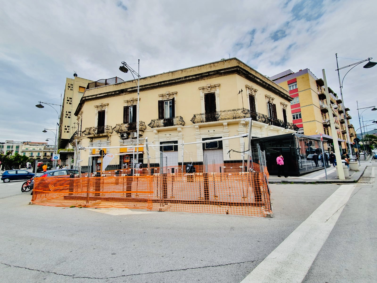 Lo chef Filippo La Mantia difende il "bunker" di piazza Cairoli